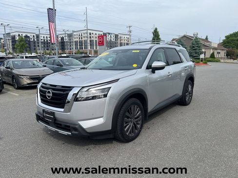 Certified 2023 Nissan Pathfinder SL w/ SL Premium Package AWD/4WD image 3