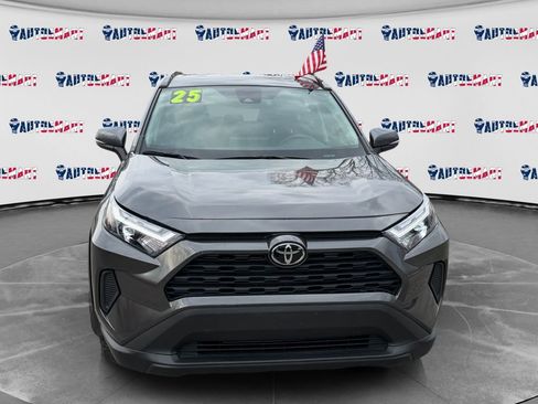 Used 2025 Toyota RAV4 XLE AWD/4WD image 2