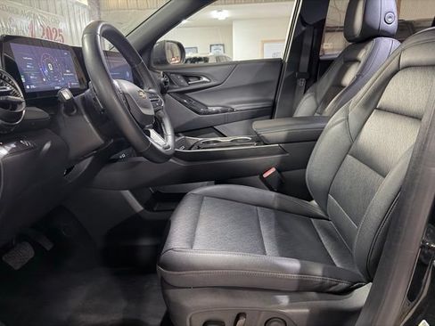 Used 2025 Chevrolet Equinox LT w/ Convenience Package II FWD image 12