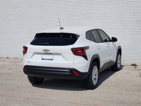 New 2026 Chevrolet Trax LS w/ LS Convenience Package image 4