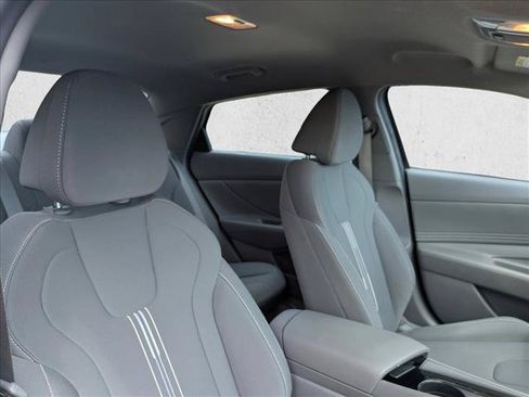 Used 2023 Hyundai Elantra SEL w/ Convenience Package FWD image 19