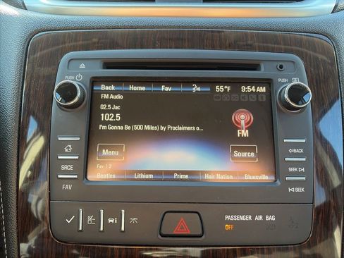 Used 2015 Chevrolet Traverse LT w/ Style and Technology Package image 6