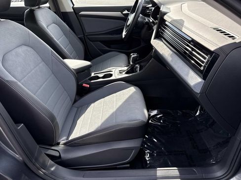 Used 2025 Volkswagen Jetta SE FWD image 20