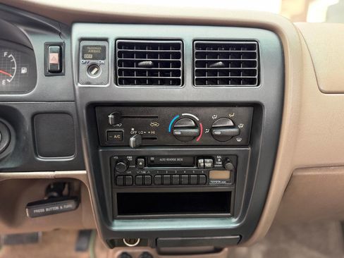 Used 1998 Toyota Tacoma 2WD Regular Cab image 17