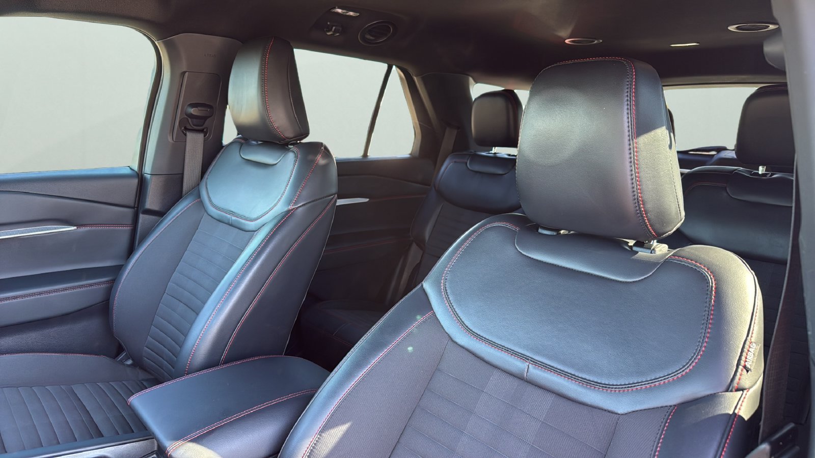 Used 2025 Ford Explorer ST-Line w/ Premium Package RWD image 9
