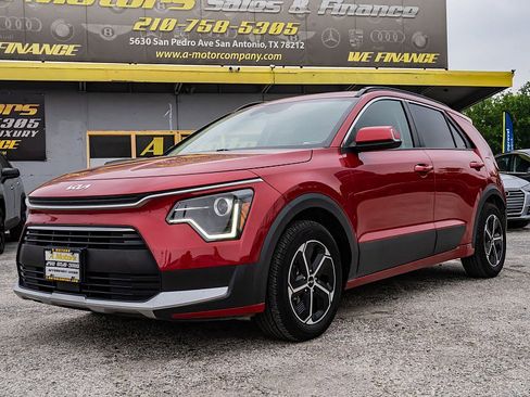Used 2023 Kia Niro EX FWD image 9