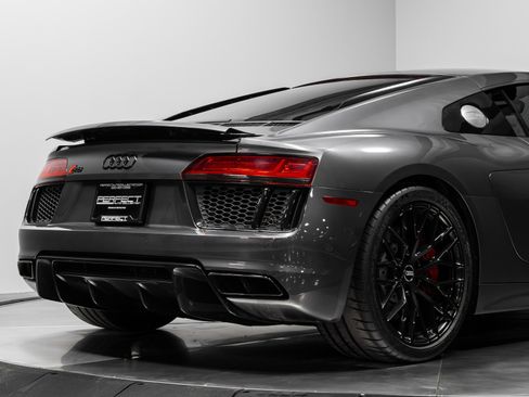 Used 2018 Audi R8 V10 w/ Premium Package image 14