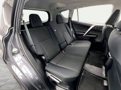 Used 2018 Toyota RAV4 LE image 27