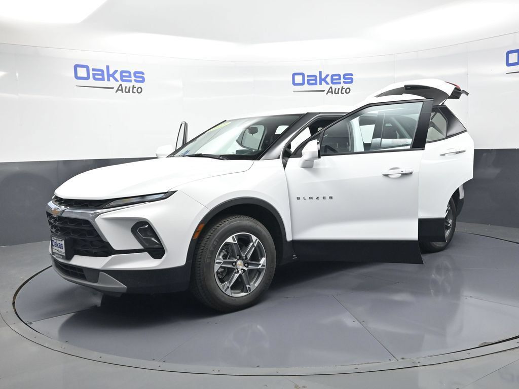 Used 2025 Chevrolet Blazer LT AWD/4WD image 53