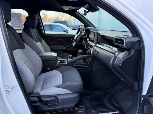 Used 2025 Toyota Tacoma SR5 image 28