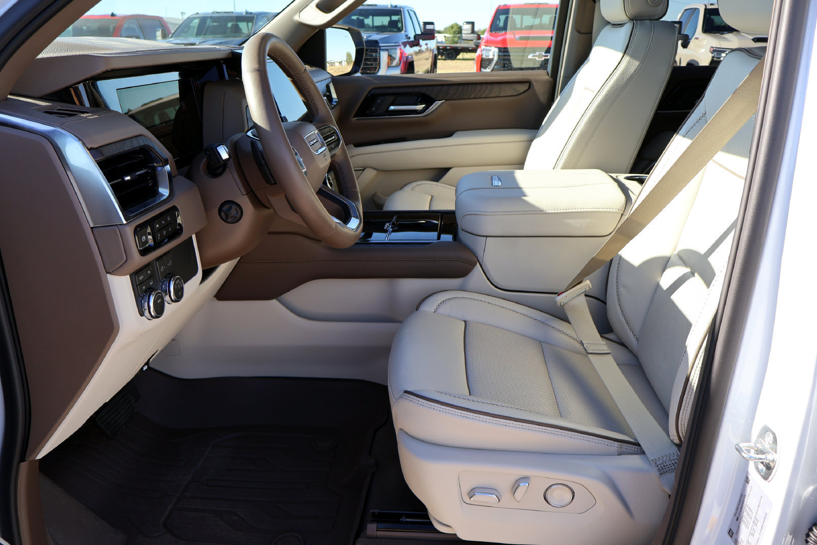 New 2026 GMC Yukon Denali w/ Sun & Power Step Package AWD/4WD image 25