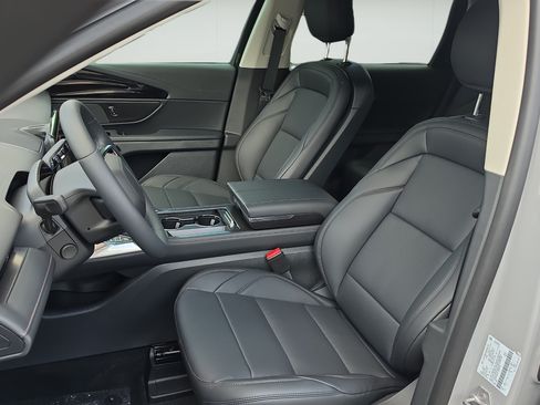 New 2026 Lincoln Nautilus Premier w/ Equipment Group 102A AWD/4WD image 9