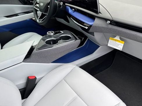 New 2026 Cadillac Optiq Luxury 1 image 16