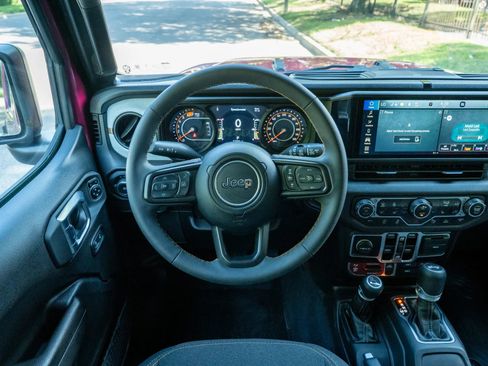 Used 2024 Jeep Wrangler Unlimited Sport AWD/4WD image 18