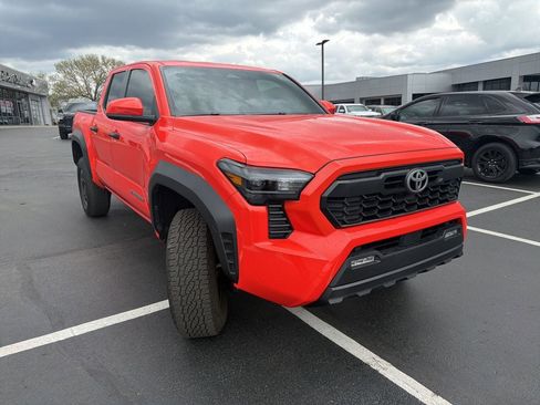 Used 2024 Toyota Tacoma TRD Off-Road image 4