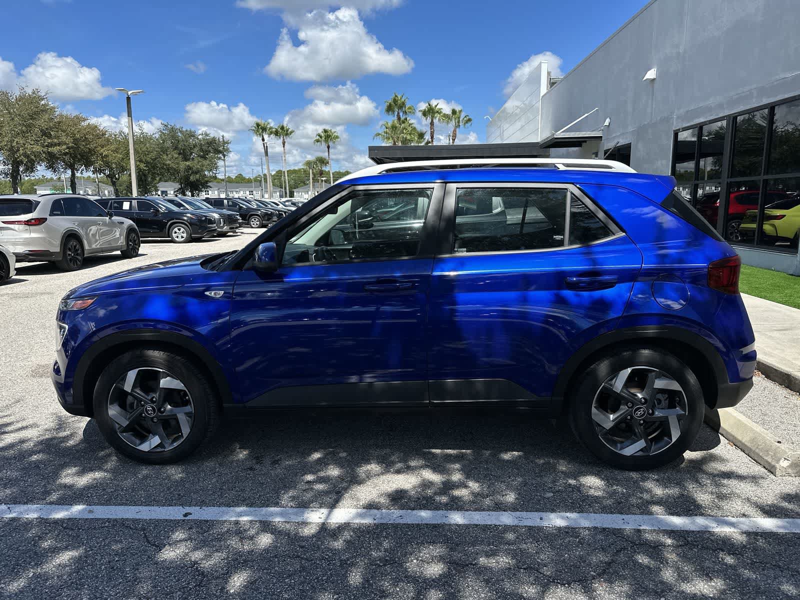 Used 2024 Hyundai Venue Limited FWD image 5