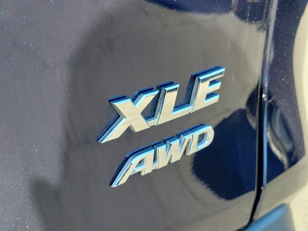 Used 2025 Toyota RAV4 XLE AWD/4WD image 9