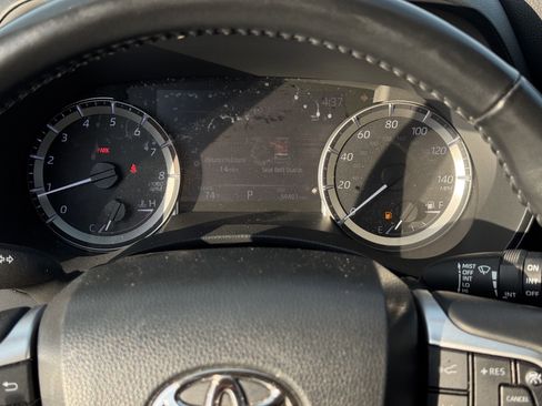 Used 2023 Toyota Highlander LE image 21