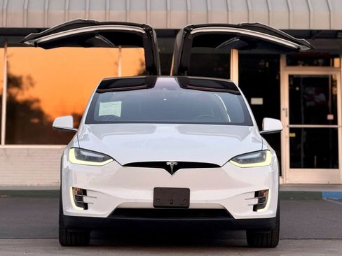 Used 2016 Tesla Model X 75D image 3