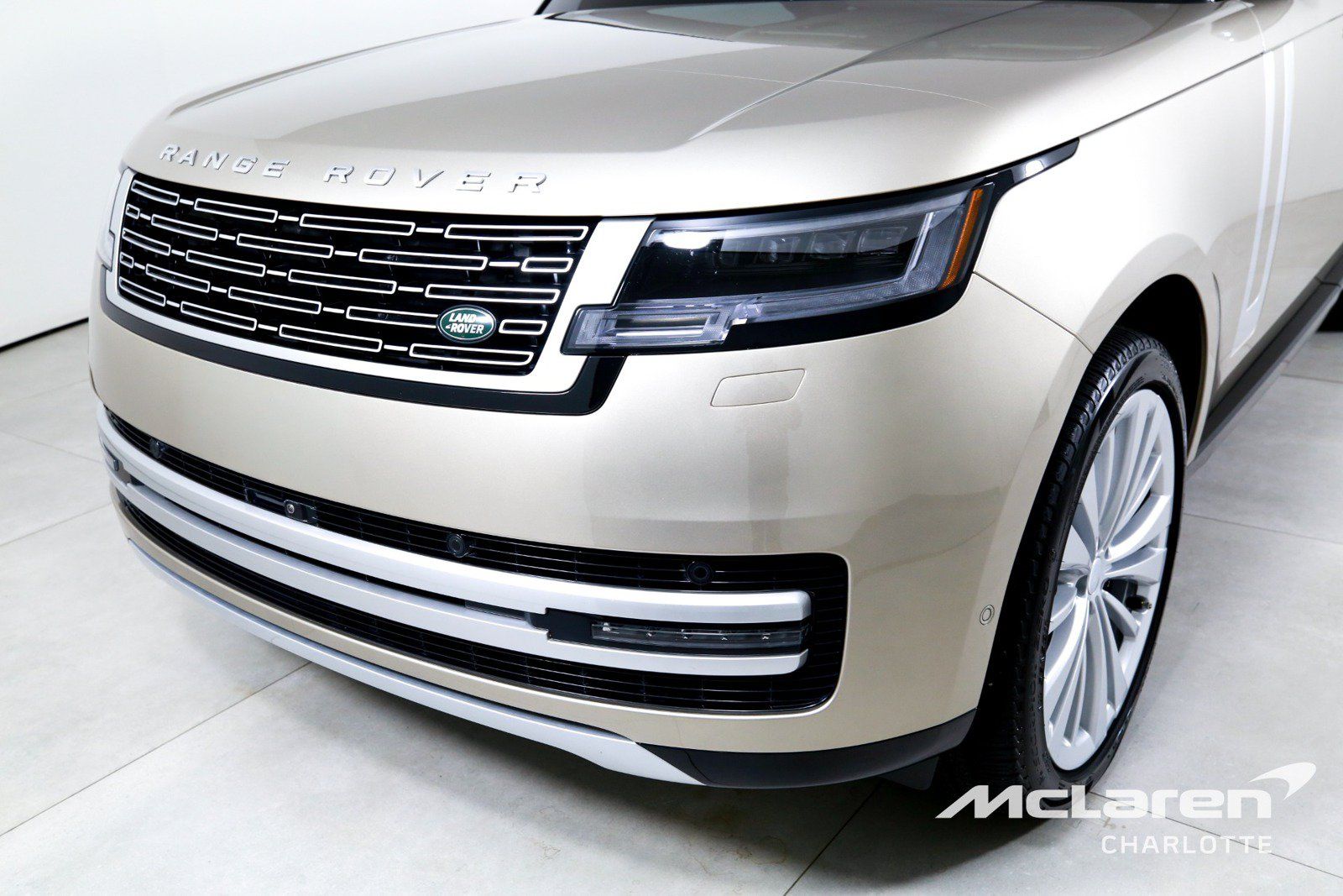 Used 2023 Land Rover Range Rover Long Wheelbase First Edition AWD/4WD image 45