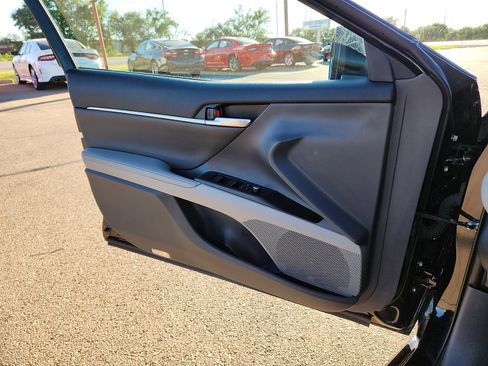 Used 2023 Toyota Camry XSE image 11