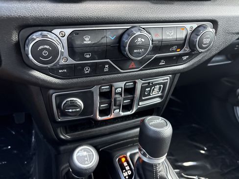 Used 2025 Jeep Gladiator Sport AWD/4WD image 30