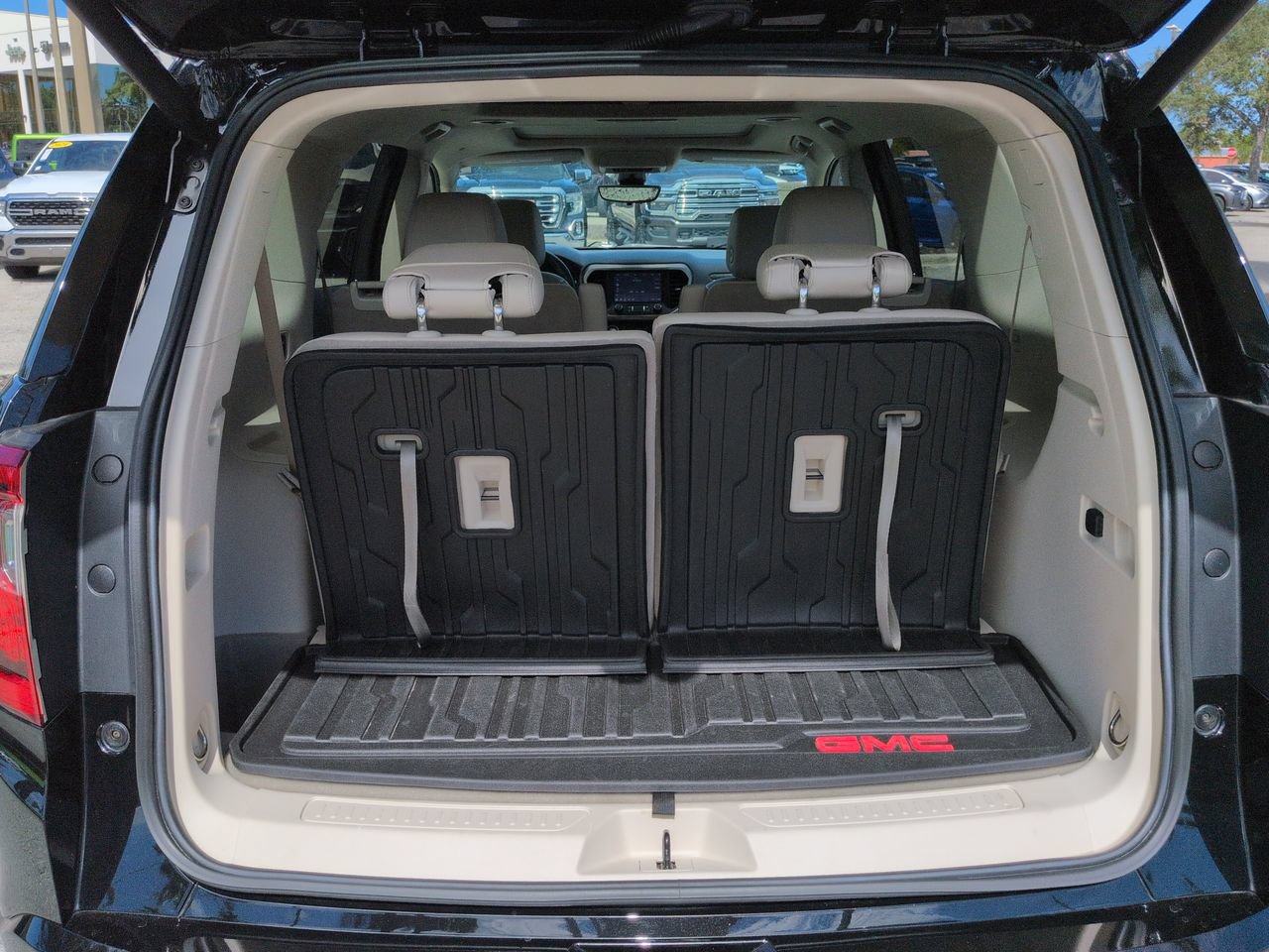 Used 2020 GMC Acadia Denali w/ Denali Ultimate Package AWD/4WD image 13