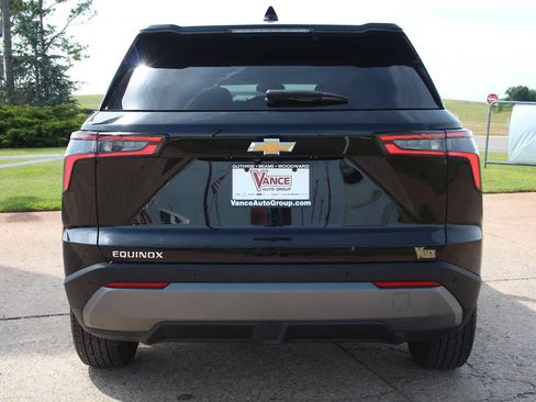 Used 2026 Chevrolet Equinox LT FWD image 8