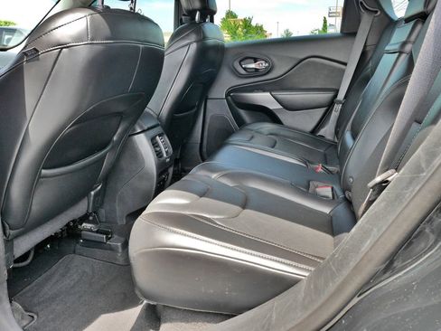 Used 2019 Jeep Cherokee Limited AWD/4WD image 18