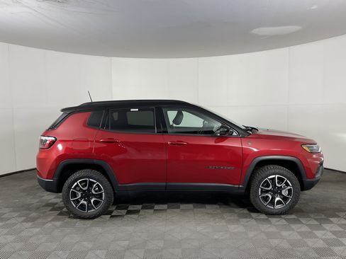 Used 2024 Jeep Compass Trailhawk image 5