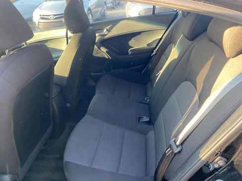 Used 2018 Kia Forte LX w/ LX Rear Camera Package image 9