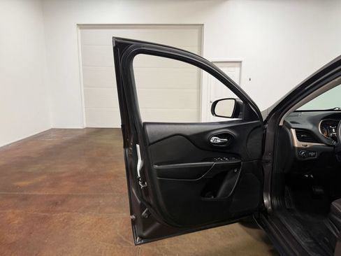 Used 2014 Jeep Cherokee Latitude FWD image 54