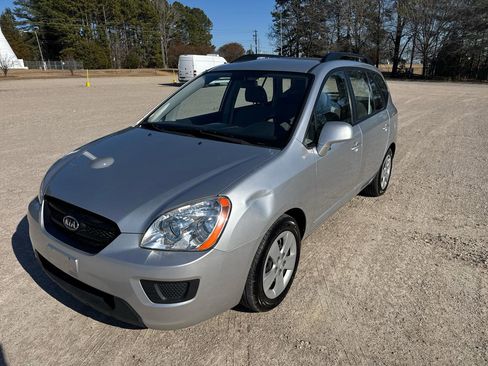 Used 2009 Kia Rondo LX image 2