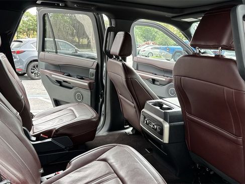 Used 2023 Ford Expedition Limited image 34