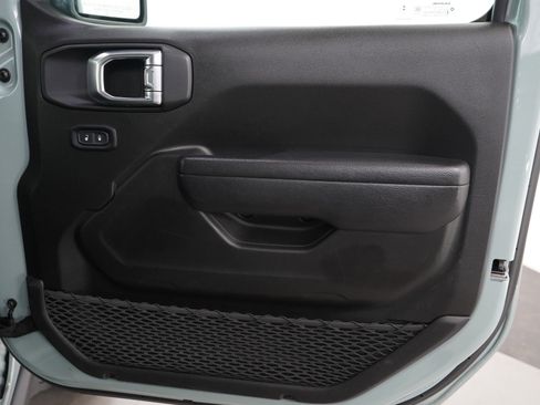 Used 2024 Jeep Wrangler Unlimited image 11