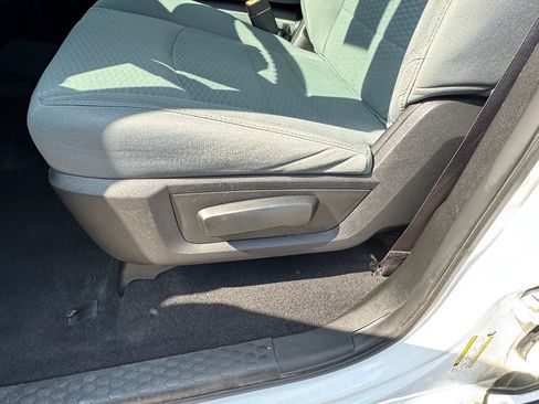 Used 2019 RAM 1500 Classic SLT AWD/4WD image 18