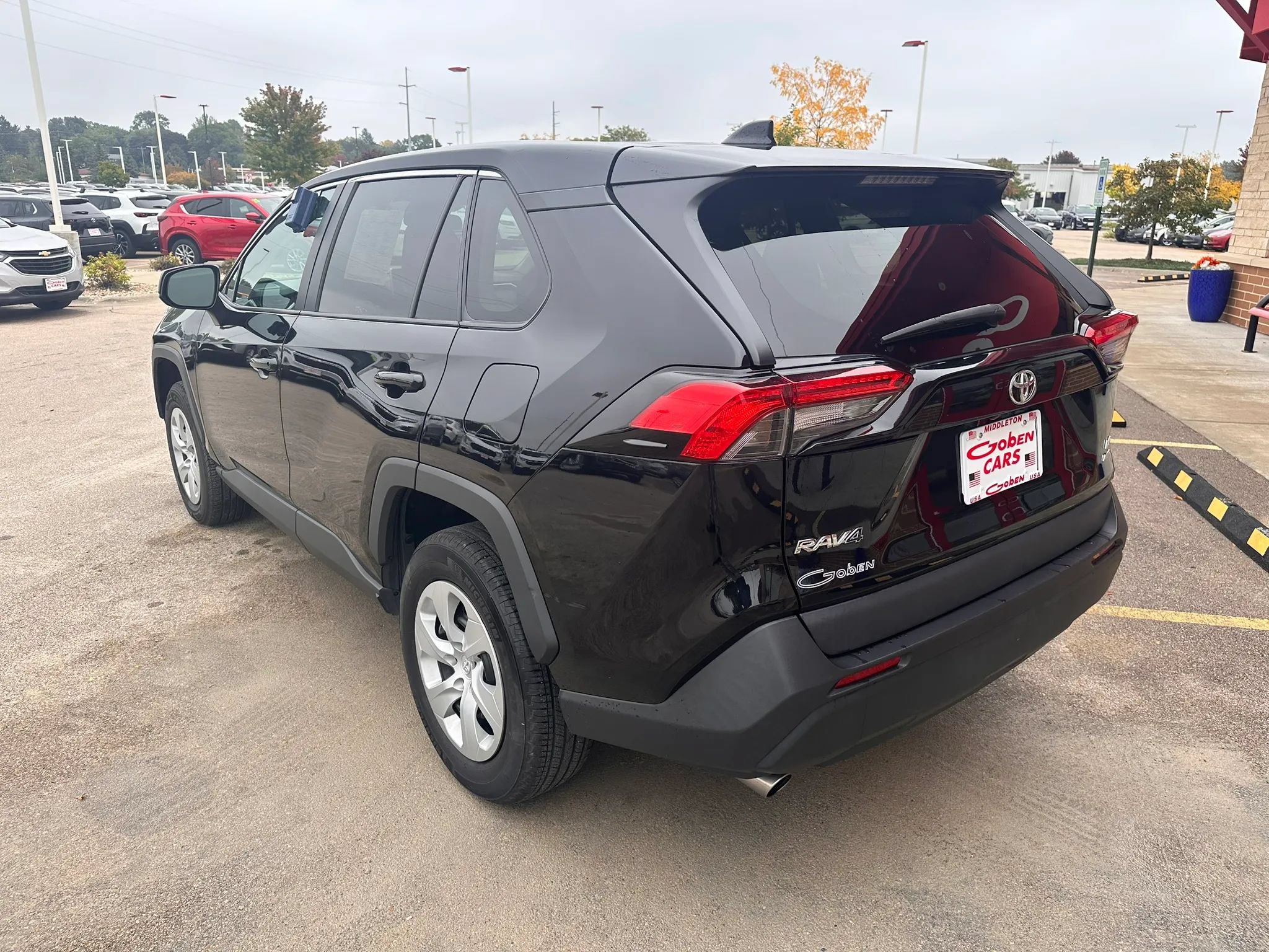 Used 2024 Toyota RAV4 LE AWD/4WD image 8
