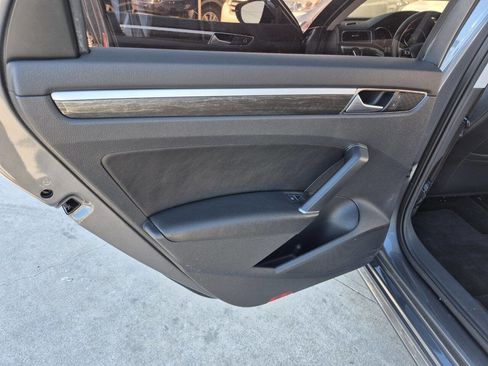 Used 2016 Volkswagen Passat 1.8T SE image 12