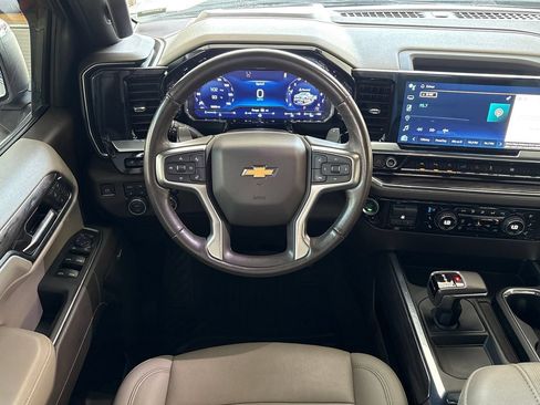 Used 2022 Chevrolet Silverado 1500 LTZ w/ Technology Package AWD/4WD image 19
