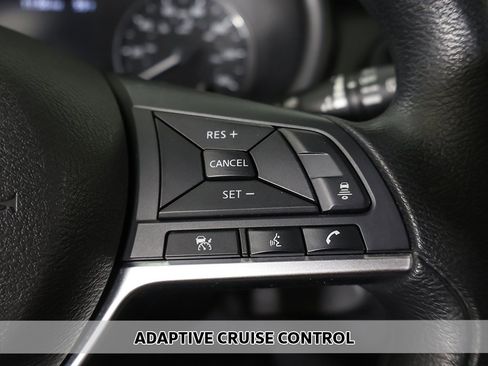 Used 2023 Nissan Kicks SV image 3