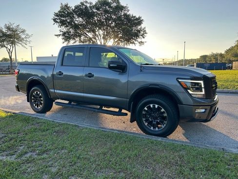 Used 2021 Nissan Titan PRO-4X w/ Pro-4x Convenience Package AWD/4WD image 8