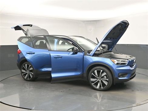 Used 2021 Volvo XC40 P8 Recharge w/ Advanced Package image 50