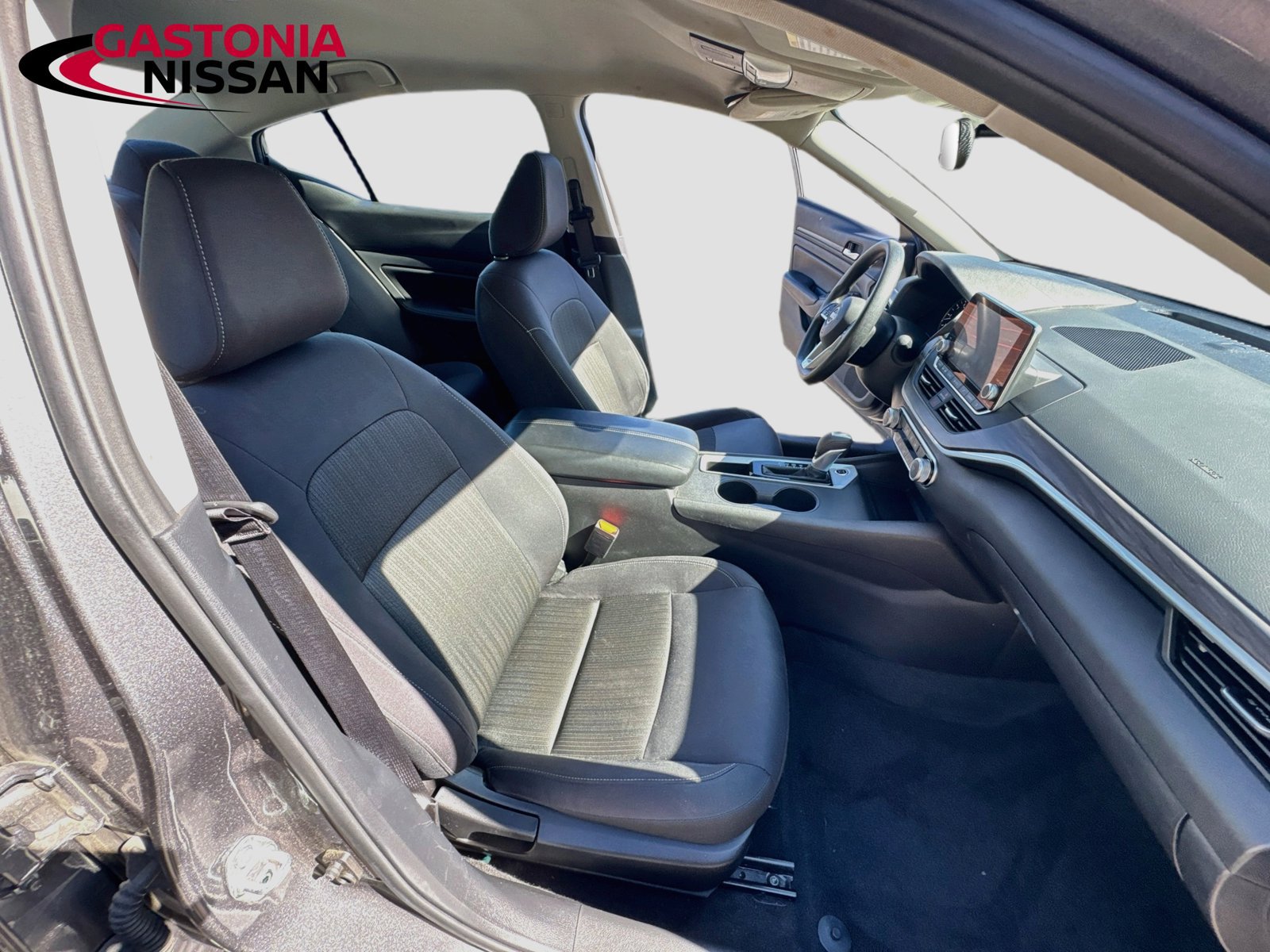 Used 2025 Nissan Altima 2.5 SV FWD image 34