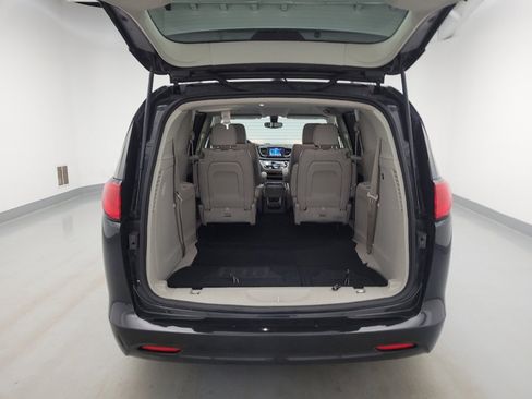 Used 2021 Chrysler Voyager Lxi FWD image 29