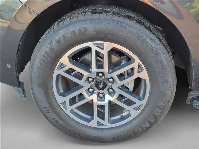 Used 2025 Ford Expedition Active RWD image 10