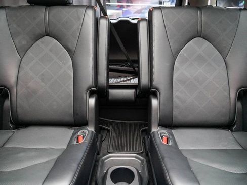 Used 2022 Toyota Highlander Platinum image 17