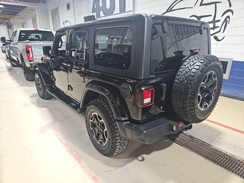 Used 2018 Jeep Wrangler Unlimited Sahara w/ Dual Top Group AWD/4WD image 6