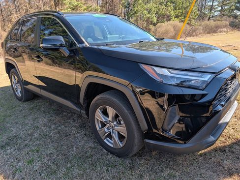 Used 2022 Toyota RAV4 XLE image 3