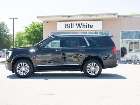 Used 2025 GMC Yukon Denali AWD/4WD image 3