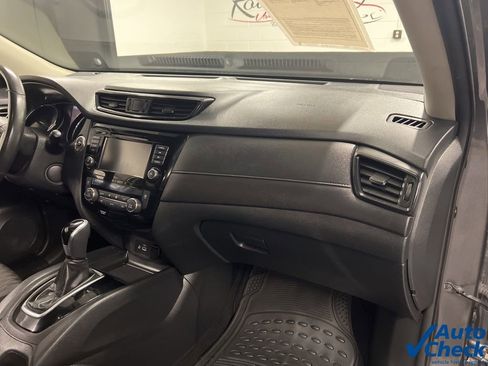 Used 2018 Nissan Rogue SV image 46